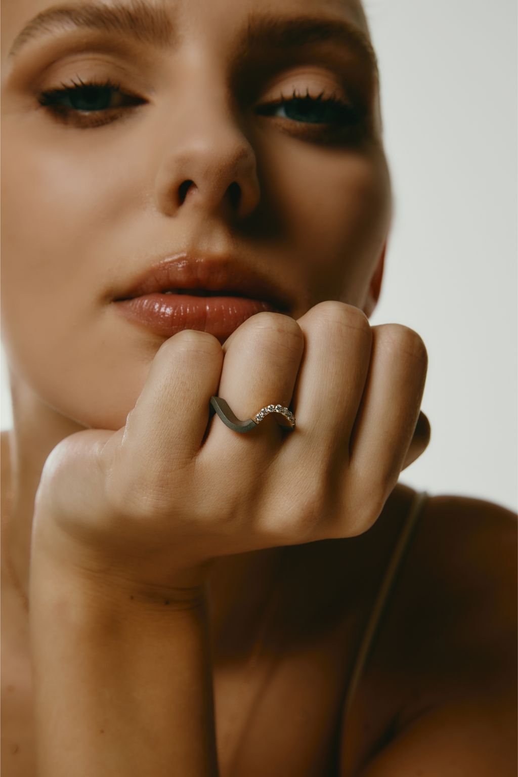 Anello Onda con Oro Giallo e Diamanti