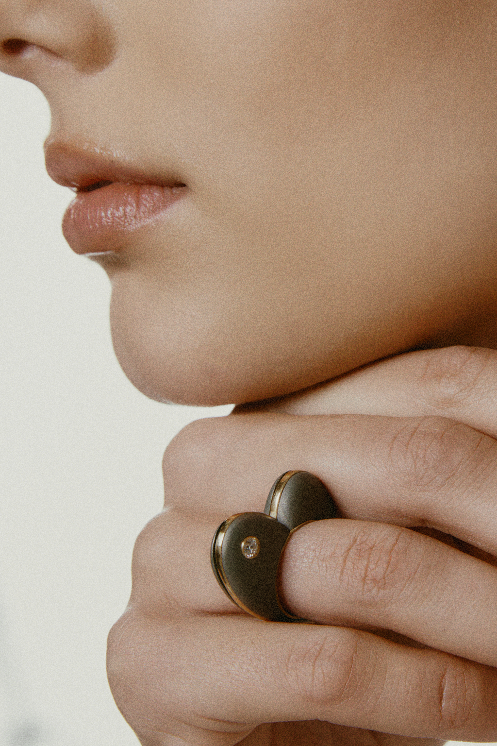 Anello Cuore Sbagliato in Titanio e Oro Giallo