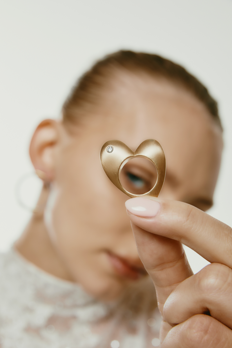 Anello Cuore Sbagliato in Oro Giallo Satinato