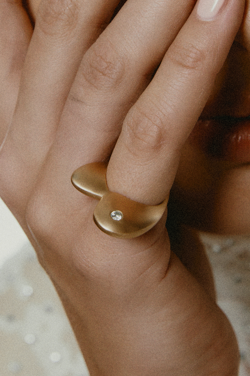 Anello Cuore Sbagliato in Oro Giallo Satinato
