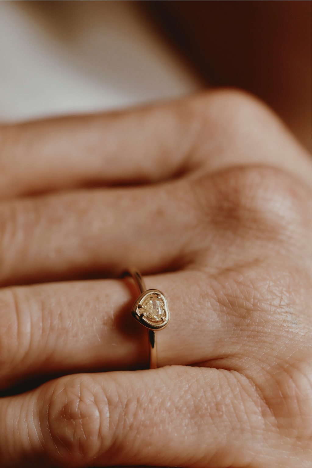 Anello Cuore Magic in Oro Giallo con Diamante Giallo