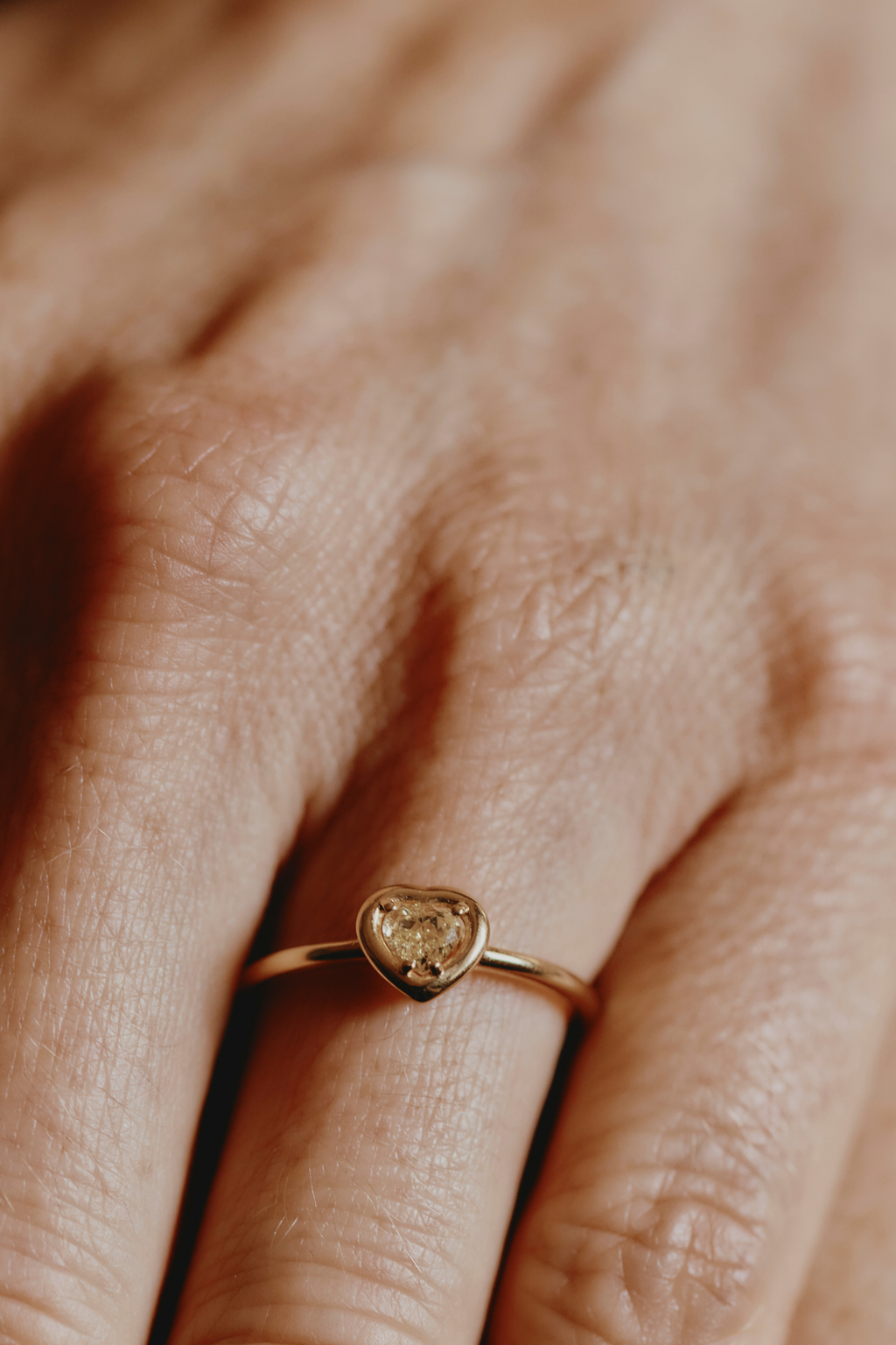 Anello Cuore Magic in Oro Giallo con Diamante Giallo