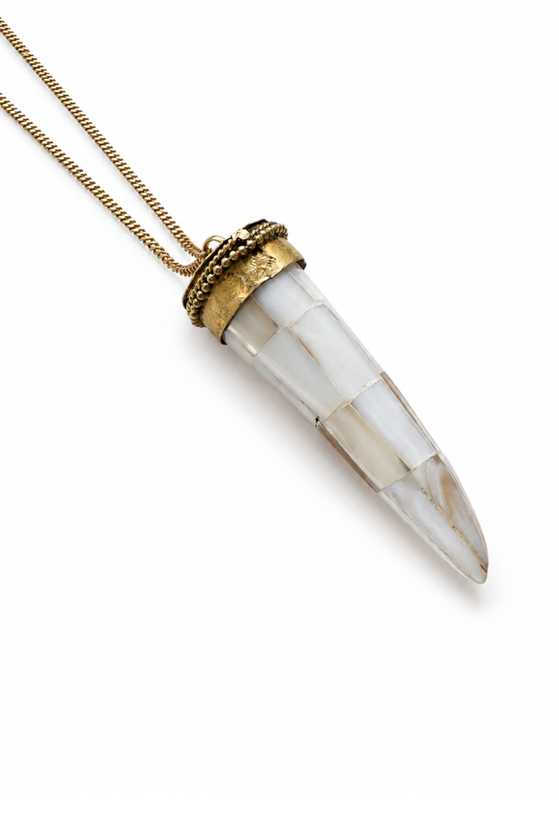 Collana con corno in madreperla